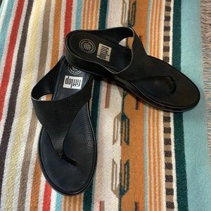 Black Leather Fitflops
